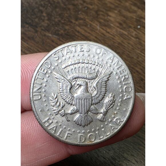 1971 D Kennedy Half Dollar Coin - circulated 2 - Picture 11 of 16